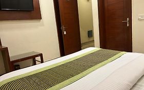 Hotel Sapphire - Walking Distance From New Delhi Railway Station & Connaught Place